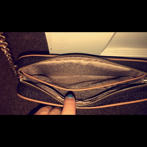 Iike New Michael Kors Crossbody - Picture 3 of 4